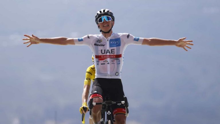 Tour 2022: Pogačar levanta os braços, mas quem vence é Vingegaard