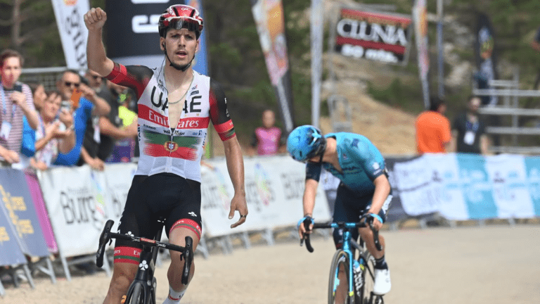 João Almeida ganha em Lagunas de Neila!