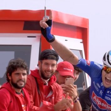 Vuelta 2022: Dobradinha para Jay Vine, Remco firma os seus créditos