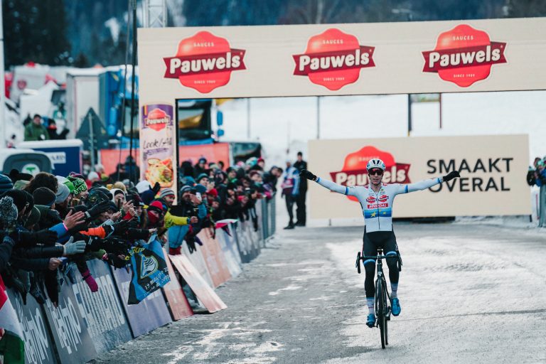 Taça do Mundo de Val di Sole: Vanthourenhout foi brincar à neve