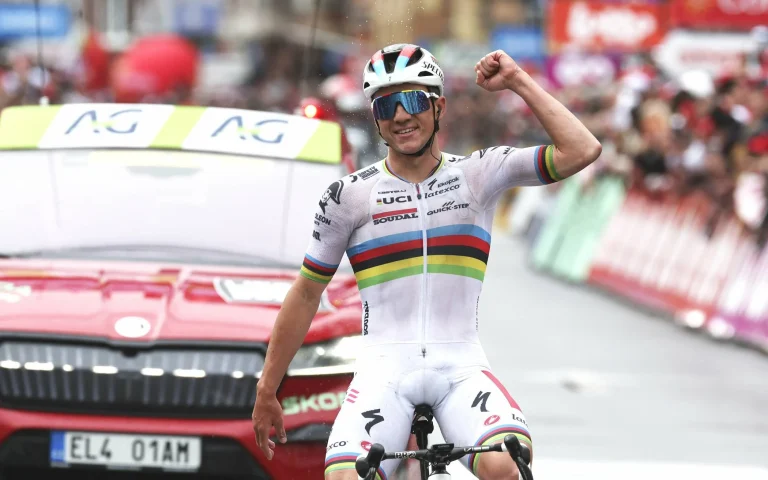 Liège-Bastogne-Liège: Remco Evenepoel intocável em monumento anticlimático