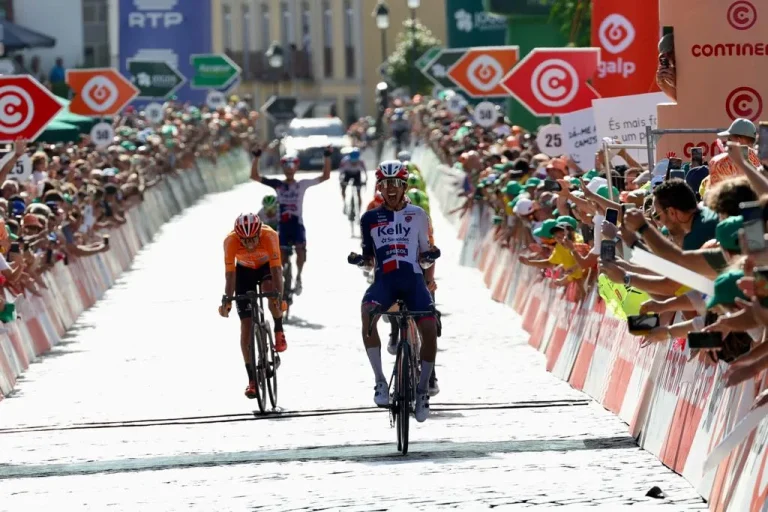 Adrian Bustamante brilha mais alto, em Fafe, e vence pela primeira vez na Volta a Portugal!