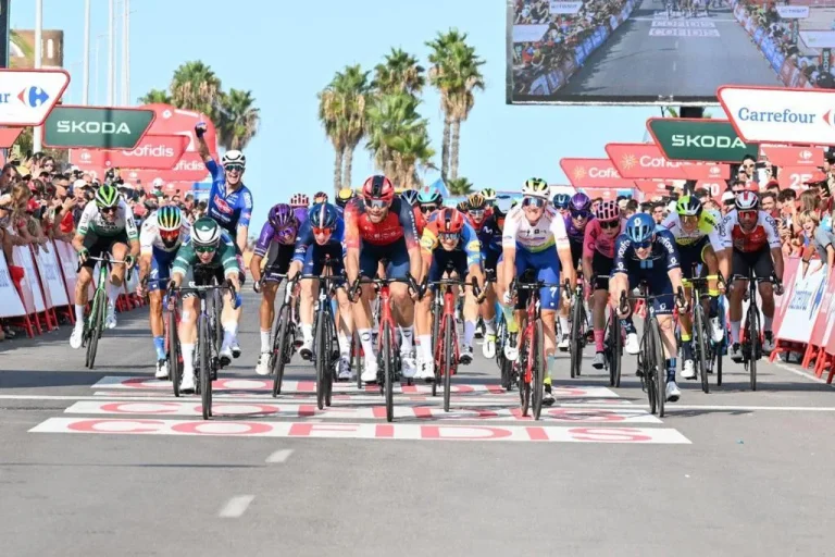 Kaden Groves bisa em Burriana!