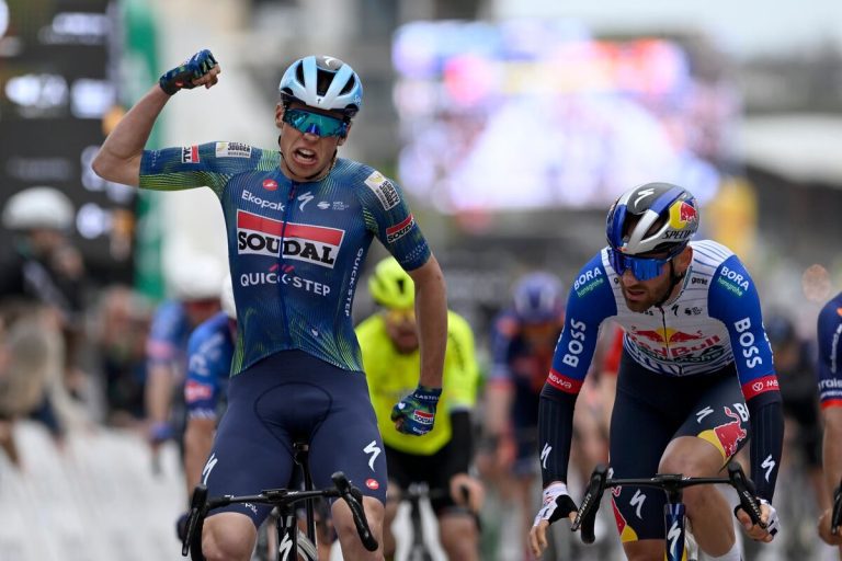 Paul Magnier conquista a etapa inaugural da Volta ao Algarve!